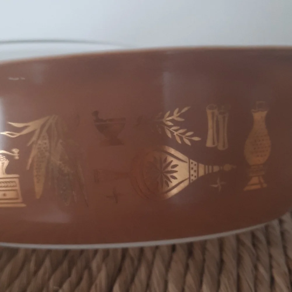 Pyrex casserole dish